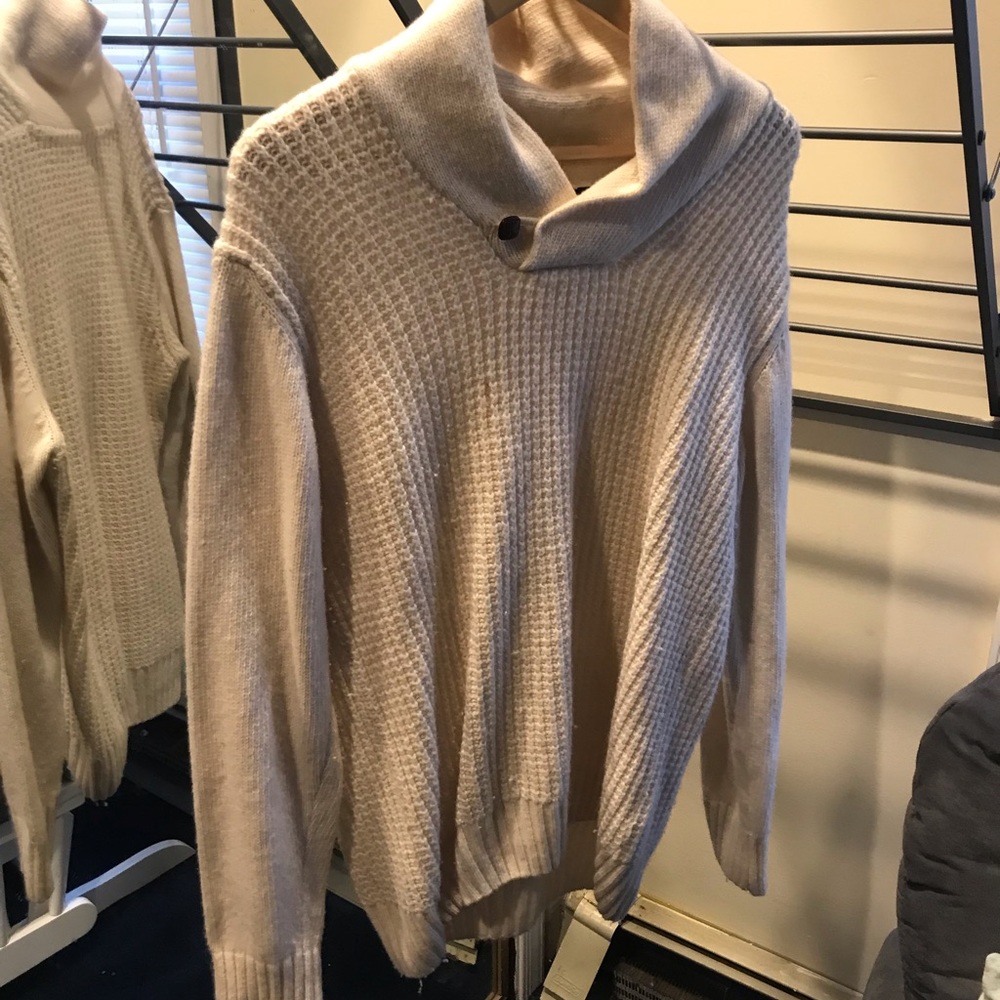 Men’s cream sweater